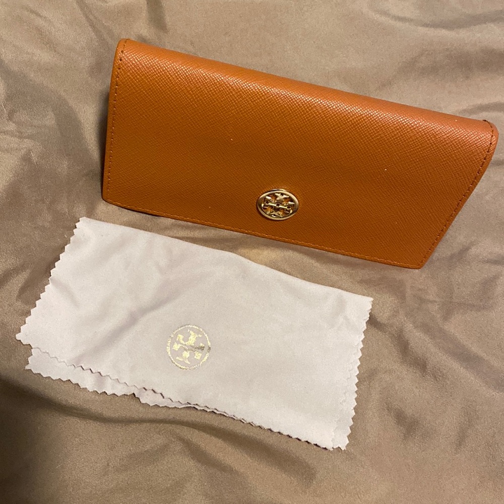 Tory Burch Sunglasses Case with wipe